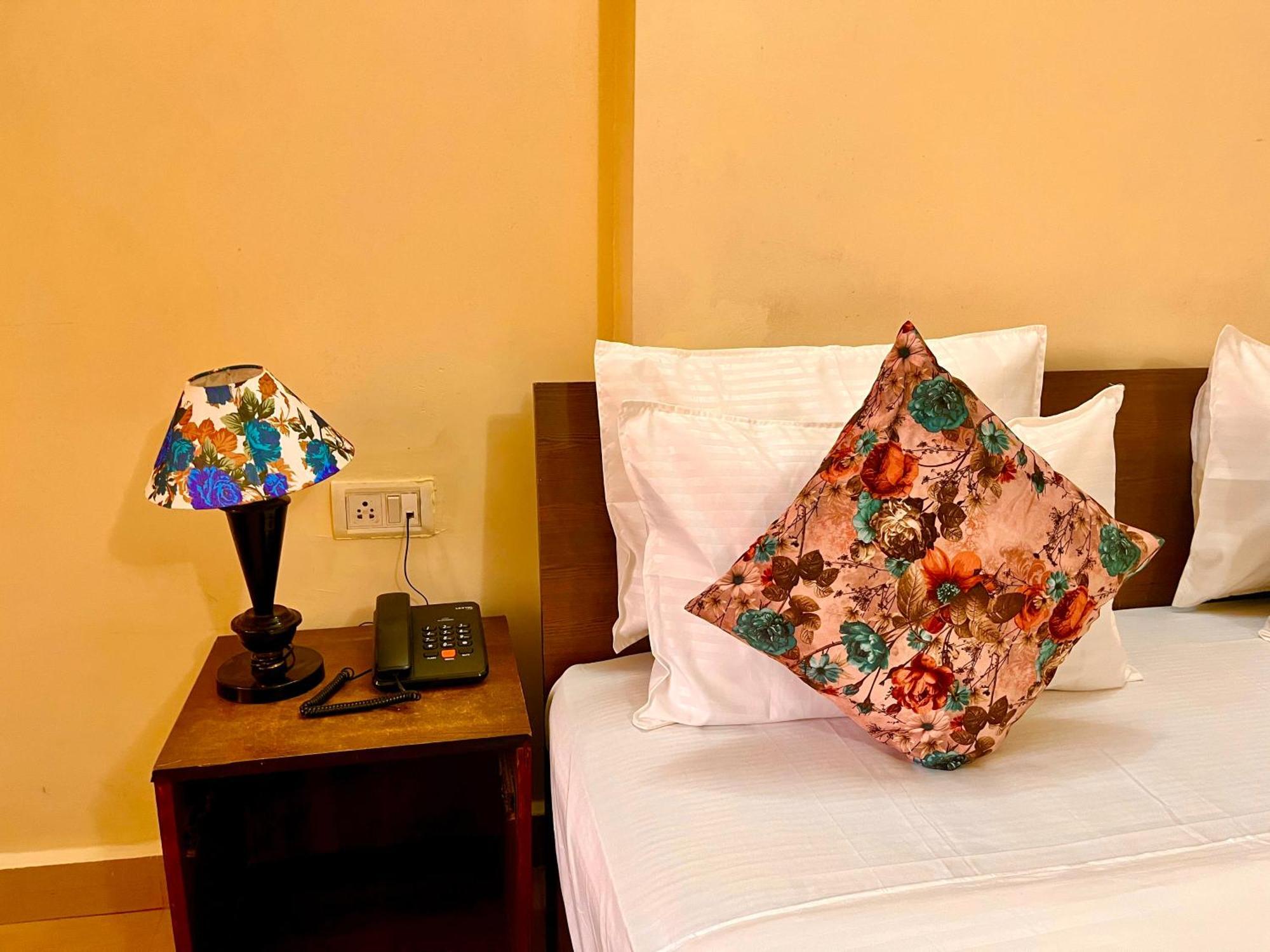 Summer Beach Resort, Goa - #Near Baga Beach #Swimming Pool #Garden #Bar #Lift #Premium Rooms #Property Of The Year #70565-84665 Calangute Exterior foto