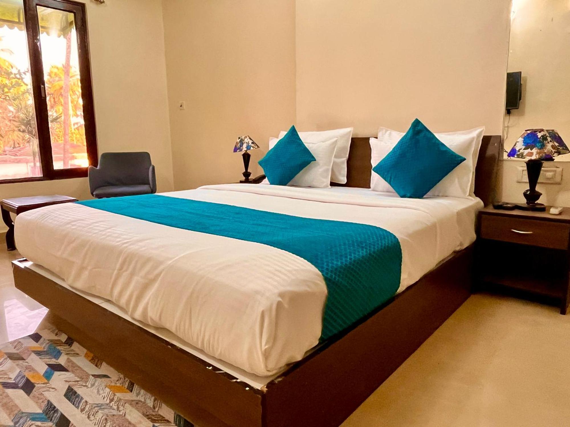 Summer Beach Resort, Goa - #Near Baga Beach #Swimming Pool #Garden #Bar #Lift #Premium Rooms #Property Of The Year #70565-84665 Calangute Exterior foto