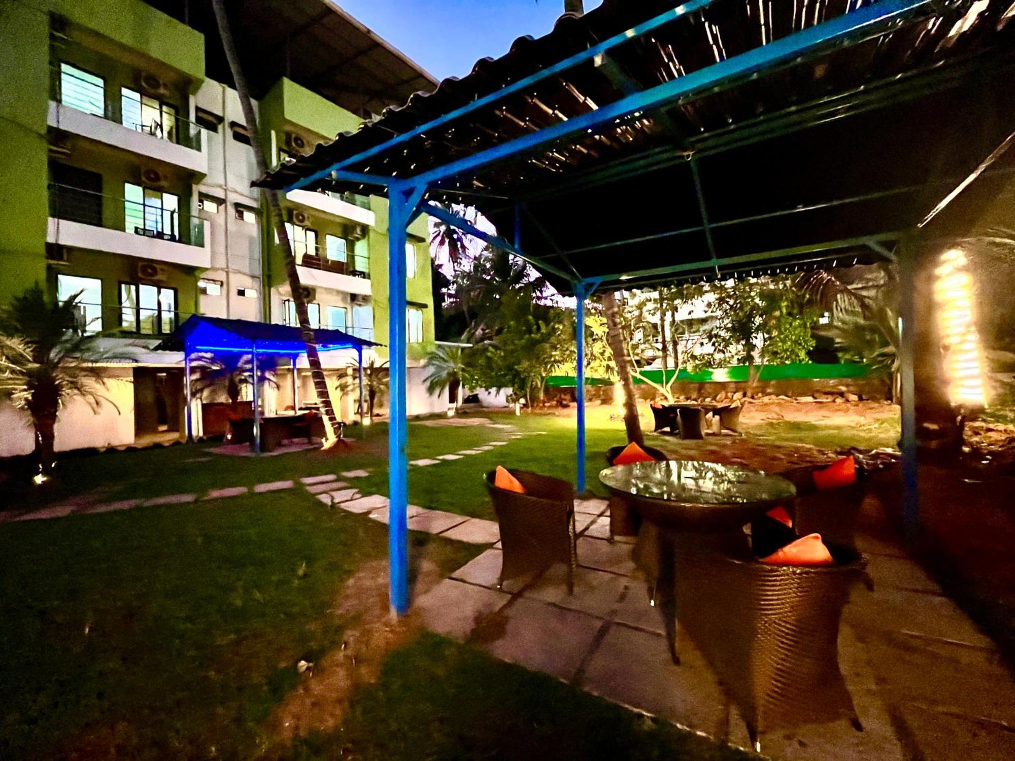 Summer Beach Resort, Goa - #Near Baga Beach #Swimming Pool #Garden #Bar #Lift #Premium Rooms #Property Of The Year #70565-84665 Calangute Exterior foto